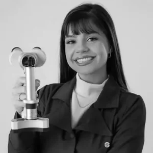 Nathalia Motta - Médica Veterinária Especializada em Oftalmologia - CMRV-PR 18119