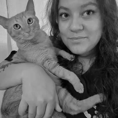 Tais Luana Mendes Azzaline - CRMV-PR 18637